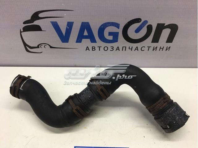 Патрубок системы охлаждения Фольксваген Гольф VI