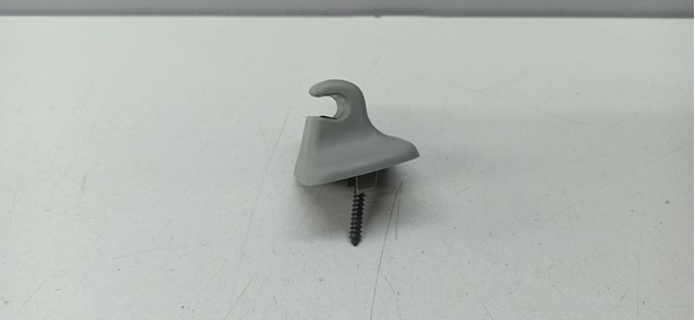 1K0857561B VAG Фиксатор солнцезащитного козырька купить в Черкассы
