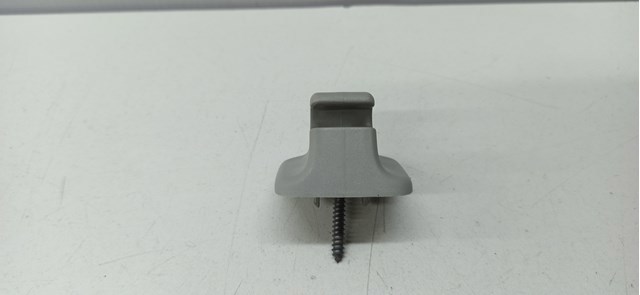 VAG 1K0857561B Фиксатор солнцезащитного козырька в наличии Запорожье