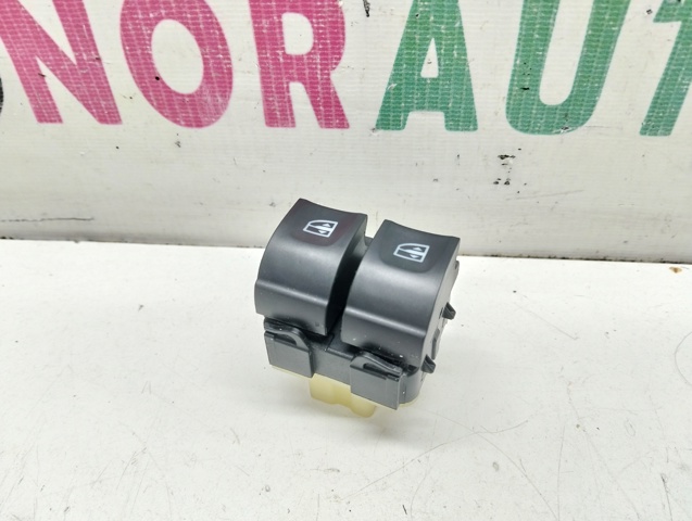 Кнопки переднего левого стекло подъёмника 254118722R RENAULT