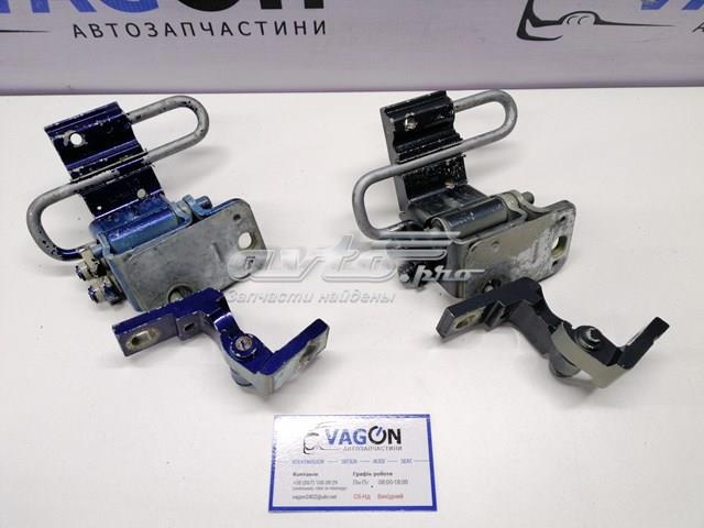 Завеса двери задней левой 3B4833411C VAG