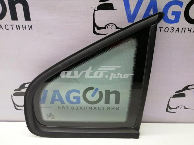 Стукло багажника, правое 3B5845298J VAG