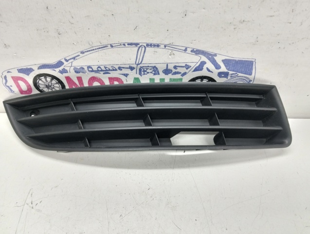 Решетка бампера переднего правая 3C0853666 VAG