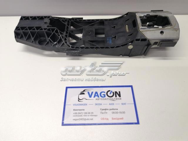 Держатель наружной ручки двери, передней правой 3T0837885E VAG