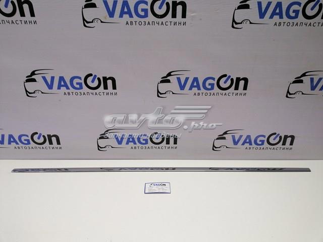 Молдинг двери передней правой 3T0853516 VAG