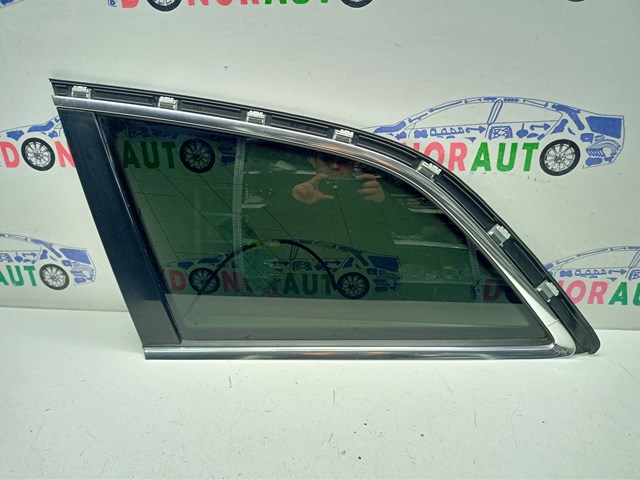 Стекло багажного отсека, левое 4L0845299R VAG
