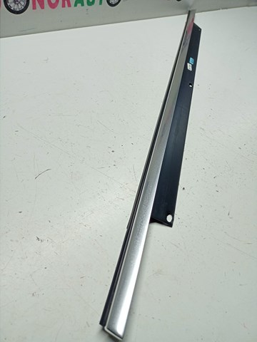 4L0853764E2ZZ Молдинг стекла заднего правый купить Киев