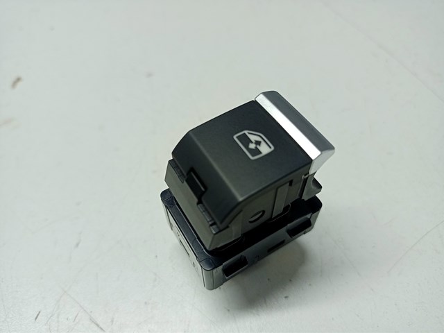 Кнопка вмикання склопідйомника audi a4 b9 стан відмінний  4M0959855