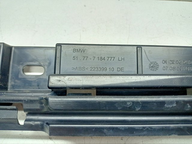 51777184777 BMW Кронштейн наружной накладки порога левой купить в Киев