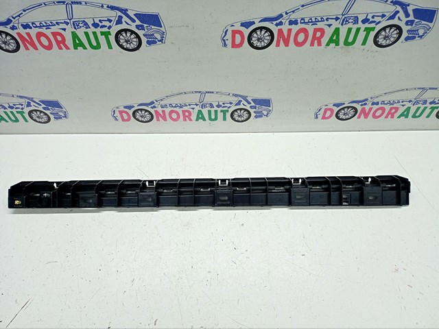 BMW 51777184778 Кронштейн наружной накладки порога правой в наличии Харьков