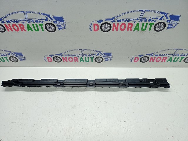 Кронштейн наружной накладки порога правой 51777184778 BMW