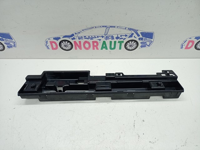 BMW 51777256918 Кронштейн наружной накладки порога правой в наличии Киев