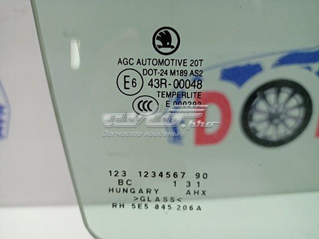 VAG 5E5845206A Стекло двери задней правой в наличии Винница