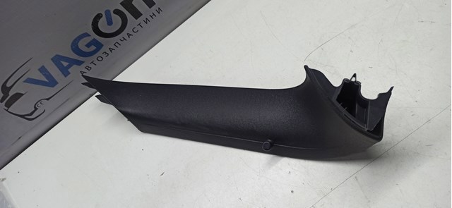 VAG 5N0867703A82V Обшивка (облицовка) крышки багажника (двери 3/5-й задней) в наличии Харьков