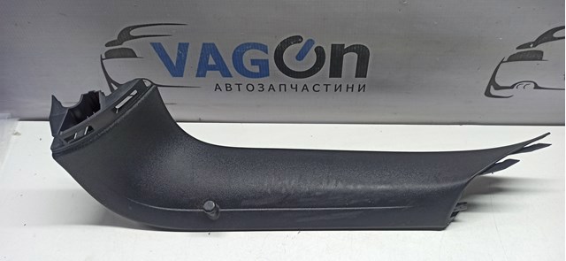 Облицовка багажника пятой двери 5N0867704A82V VAG