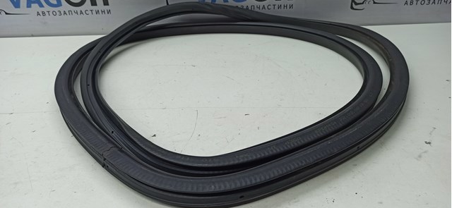 5N0867911 Уплотнитель двери передней (на кузове) купить Черкассы