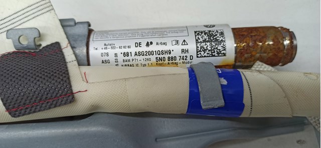 VAG 5N0880742D Шторка боковая, правая в наличии Запорожье