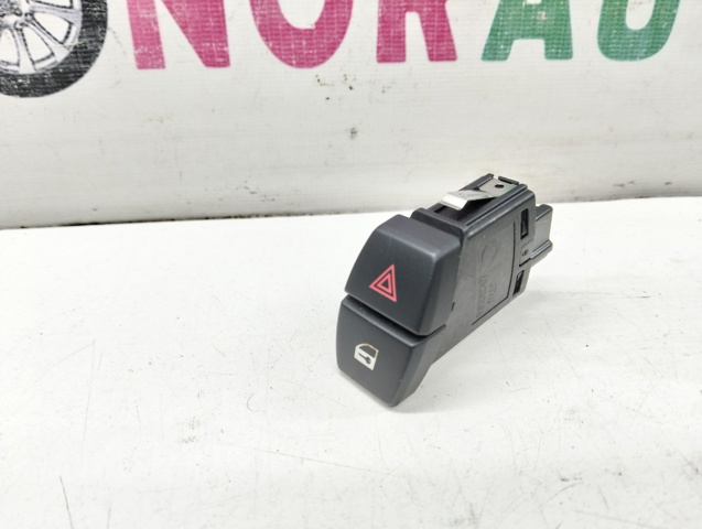 Кнопка аварийной сигнализации 61319161896 BMW