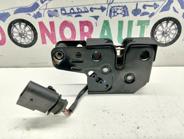 Запор капота (замок и привод замка капота) 7L0823509A VAG