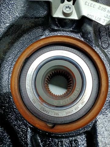 7L8505435A Цапфа задняя левая купить Полтава