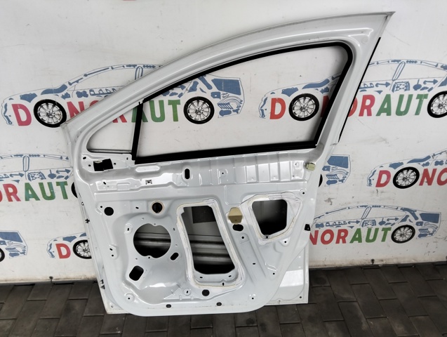 RENAULT 801004005R Дверь передняя правая в наличии Чернигов