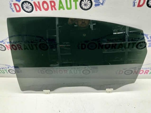 Стекло задней двери, левой 823011CA1A NISSAN