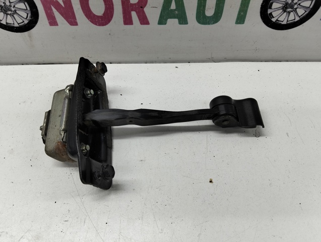 Ограничитель открывания задней двери 824311CA0A NISSAN