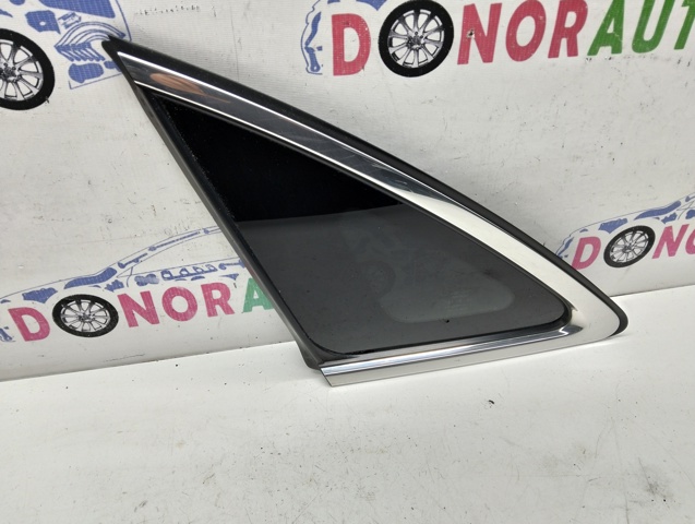 Стекло багажного отсека, левое 833011CA0A NISSAN