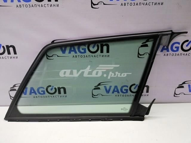 Стекло багажного отсека, правое 8D9845300F VAG