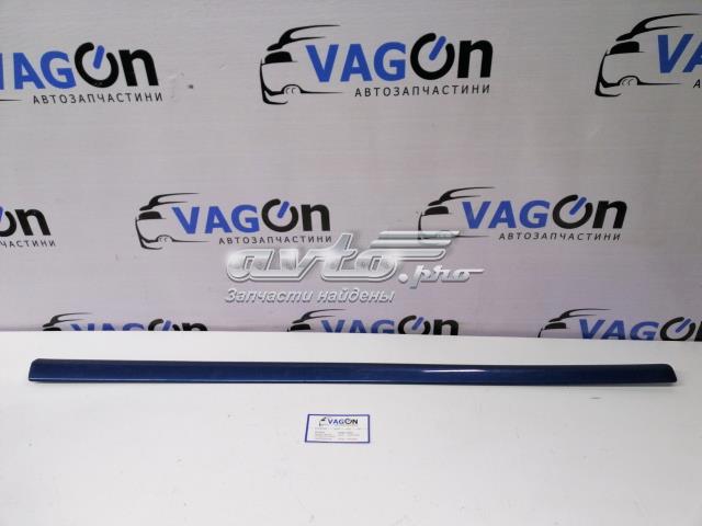 Молдинг двери передней правой 8E0853954 VAG