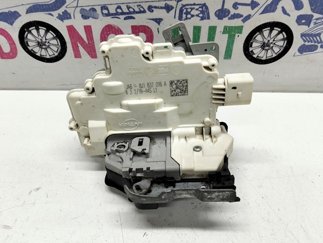 Дверной замок передний правый Фольксваген Туарег II