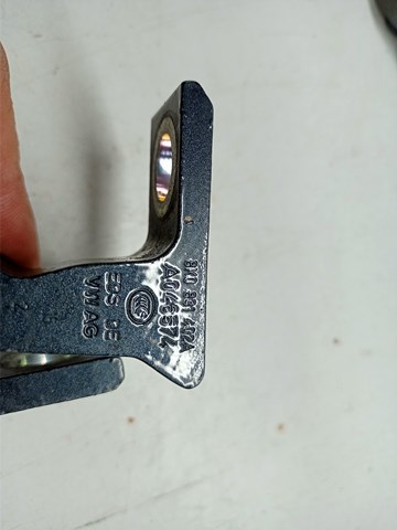 VAG 8K0831402A Петля двери задней правой в наличии Чернигов