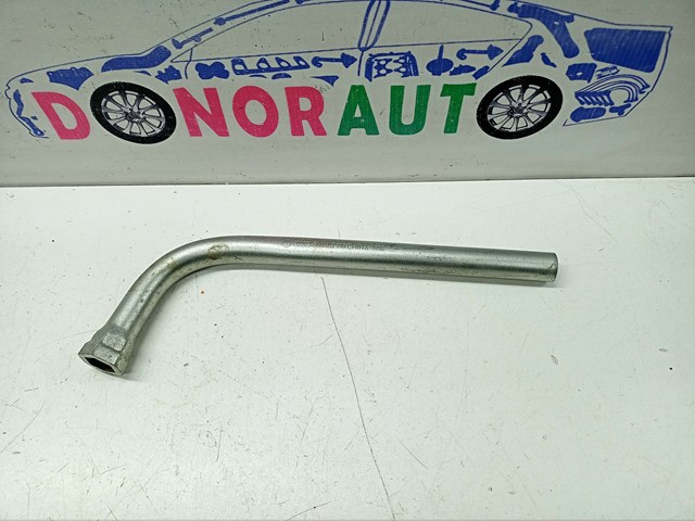 Крюк буксирный передний Volkswagen Passat B8