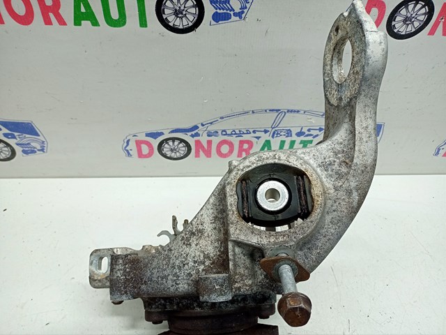 8R0505432C Цапфа задняя правая купить Запорожье