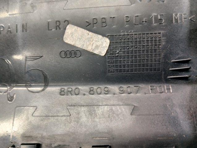 8R0809907 Корпус заливной горловины топливного бака купить Львов
