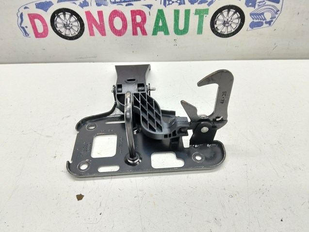 VAG 8R0823480 Стояк-крюк замка капота в наличии Каменское