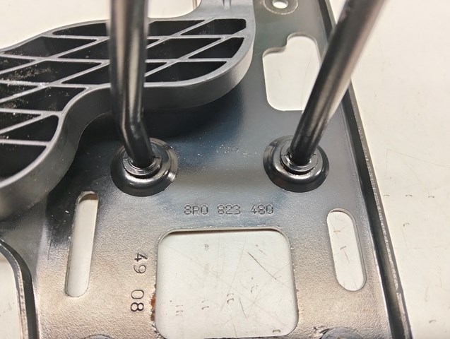 8R0823480 VAG Стояк-крюк замка капота купить в Киев