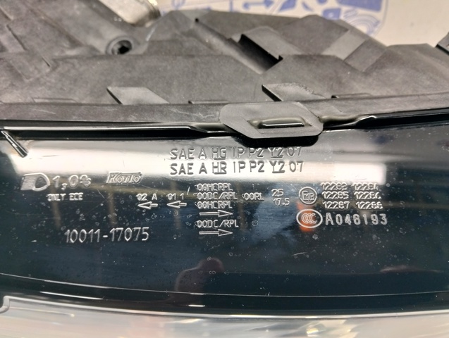 8R0998030F VAG Фара правая купить в Ужгород