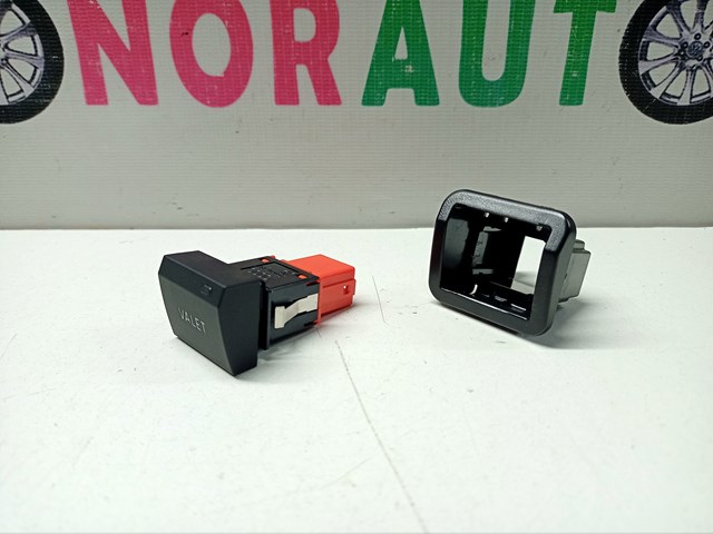 Кнопка включения парктроника 8W09415035PR VAG