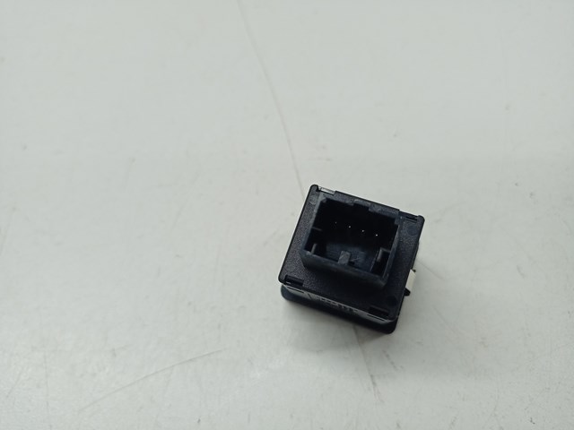 8W0941509A Кнопка включения аварийного сигнала купить Ирпень