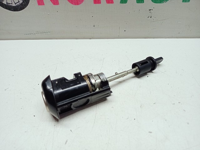Личинка замка водительской двери 8W1837167C VAG