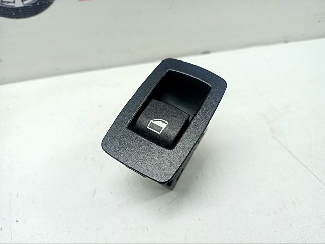 Кнопка включения мотора стеклоподъемника задняя 9208106 BMW