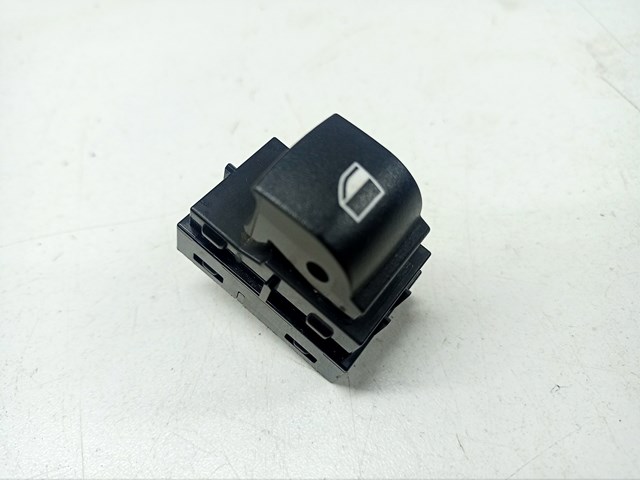 Кнопки переднего правого стекло подъемника 9208107 BMW