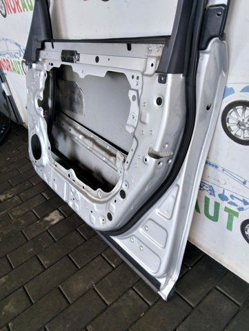 H010M1CAMA NISSAN Дверь передняя правая купить в Тернополь