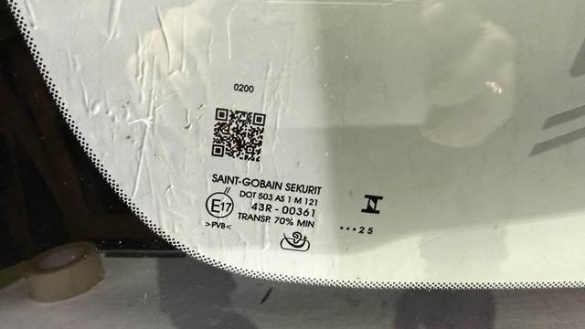 VOLVO 31688222 Лобовое стекло в наличии Тернополь