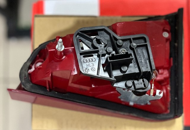 8K5945093B Фонарь задний левый внутренний купить Тернополь