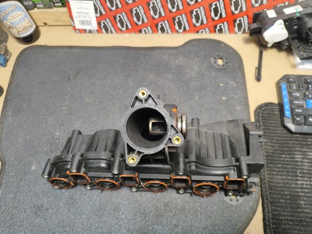 03L129711 VAG Коллектор впускной купить в Ужгород