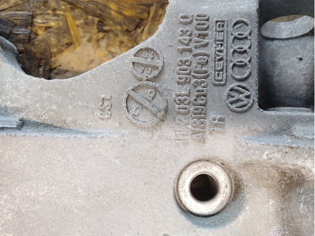 03L903143Q Кронштейн генератора купить Киев