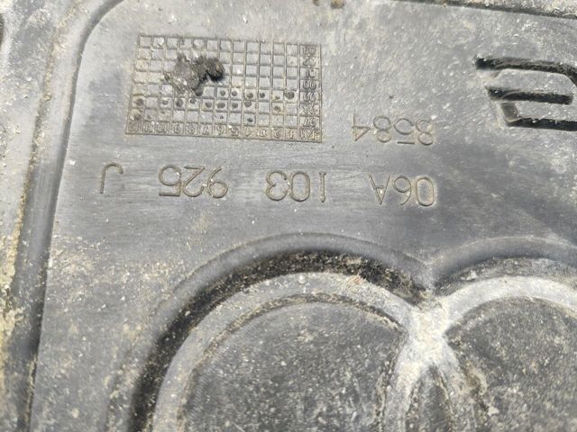 VAG 06A103925J Крышка двигателя в наличии Чернигов