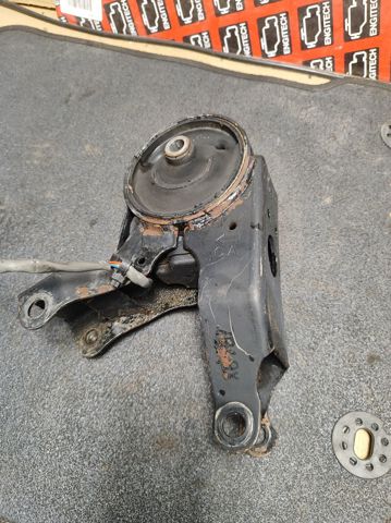 Подушка двигателя 11320CA01E NISSAN